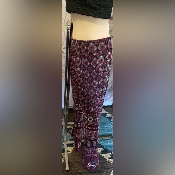 Like new Earthbound Trading Co. Floral Elephants Wide Leg Pants Small - Picture 5 of 7